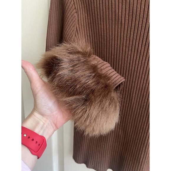 SHOW ME YOUR MUMU Fran Chocolate Brown Ribbed Faux Fur Cuffs Top Sz L NWT - Picture 3 of 10